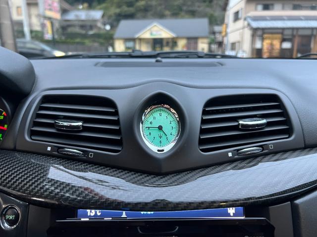 グランカブリオ スポーツ ★グランカブリオ スポーツ★カーボンファイバーインテリアパネル★フロントパークセンサー★ブラックレザーシート★エレクトリックパーキングブレーキ★クルーズコントロール★純正AW20インチ★キーレス(35枚目)