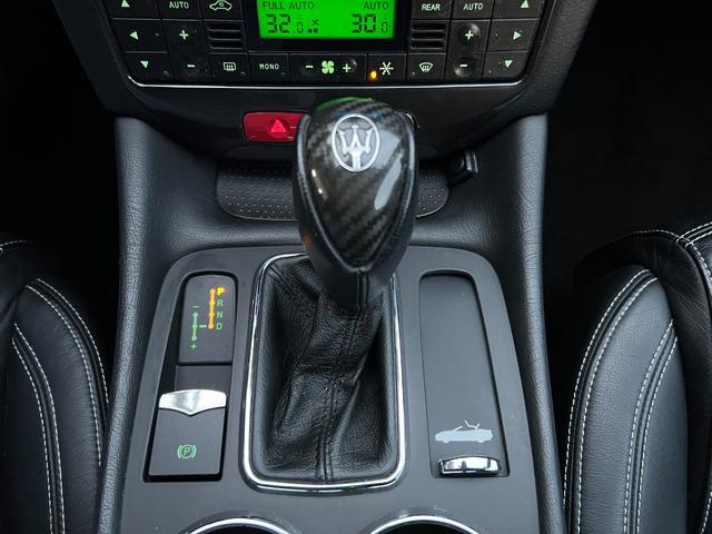 グランカブリオ スポーツ ★グランカブリオ スポーツ★カーボンファイバーインテリアパネル★フロントパークセンサー★ブラックレザーシート★エレクトリックパーキングブレーキ★クルーズコントロール★純正AW20インチ★キーレス(38枚目)