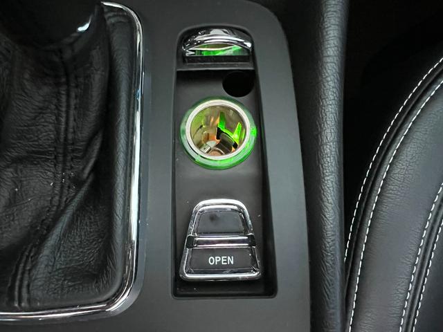 グランカブリオ スポーツ ★グランカブリオ スポーツ★カーボンファイバーインテリアパネル★フロントパークセンサー★ブラックレザーシート★エレクトリックパーキングブレーキ★クルーズコントロール★純正AW20インチ★キーレス(41枚目)