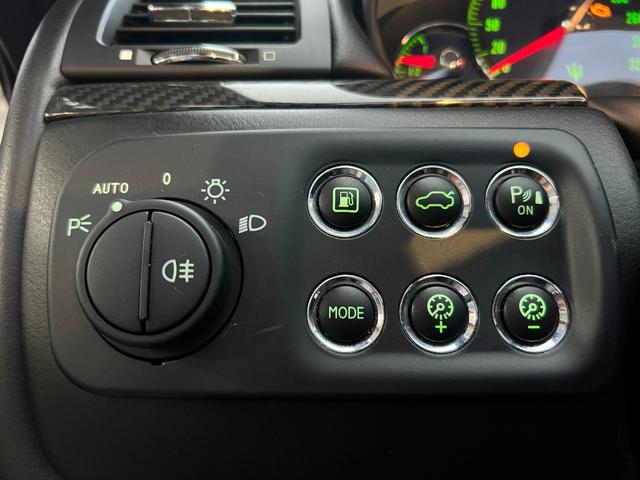 グランカブリオ スポーツ ★グランカブリオ スポーツ★カーボンファイバーインテリアパネル★フロントパークセンサー★ブラックレザーシート★エレクトリックパーキングブレーキ★クルーズコントロール★純正AW20インチ★キーレス(42枚目)