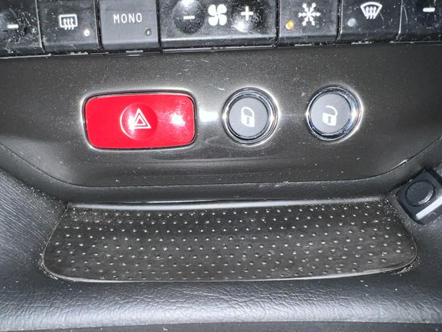 グランカブリオ スポーツ ★グランカブリオ スポーツ★カーボンファイバーインテリアパネル★フロントパークセンサー★ブラックレザーシート★エレクトリックパーキングブレーキ★クルーズコントロール★純正AW20インチ★キーレス(43枚目)