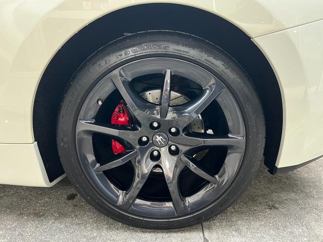 グランカブリオ スポーツ ★グランカブリオ スポーツ★カーボンファイバーインテリアパネル★フロントパークセンサー★ブラックレザーシート★エレクトリックパーキングブレーキ★クルーズコントロール★純正AW20インチ★キーレス(50枚目)