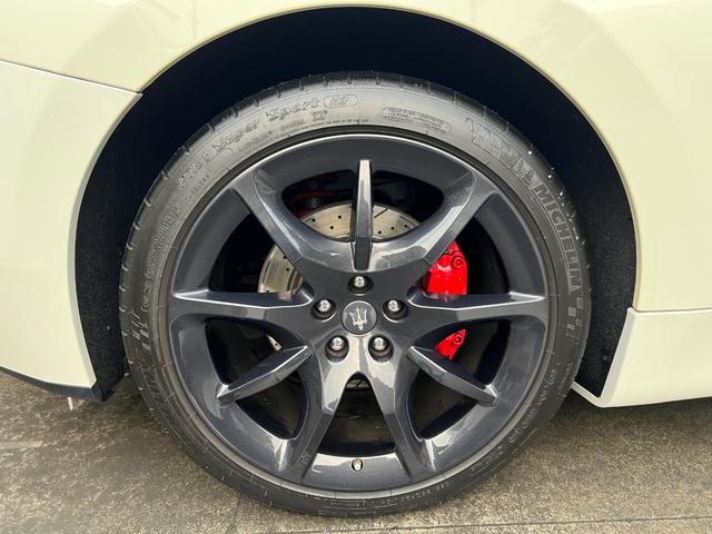 グランカブリオ スポーツ ★グランカブリオ スポーツ★カーボンファイバーインテリアパネル★フロントパークセンサー★ブラックレザーシート★エレクトリックパーキングブレーキ★クルーズコントロール★純正AW20インチ★キーレス(51枚目)