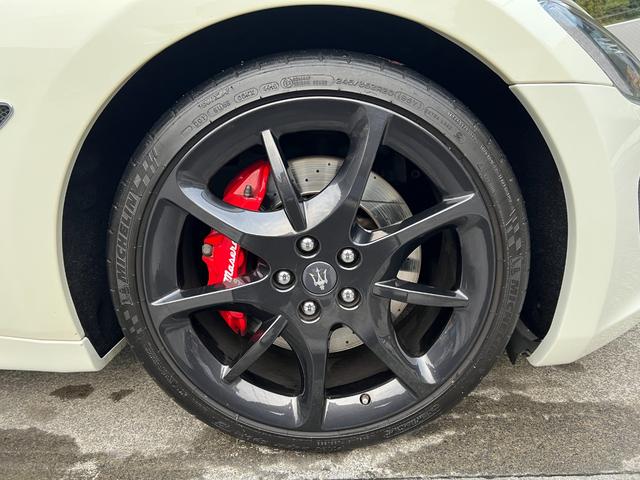 グランカブリオ スポーツ ★グランカブリオ スポーツ★カーボンファイバーインテリアパネル★フロントパークセンサー★ブラックレザーシート★エレクトリックパーキングブレーキ★クルーズコントロール★純正AW20インチ★キーレス(52枚目)