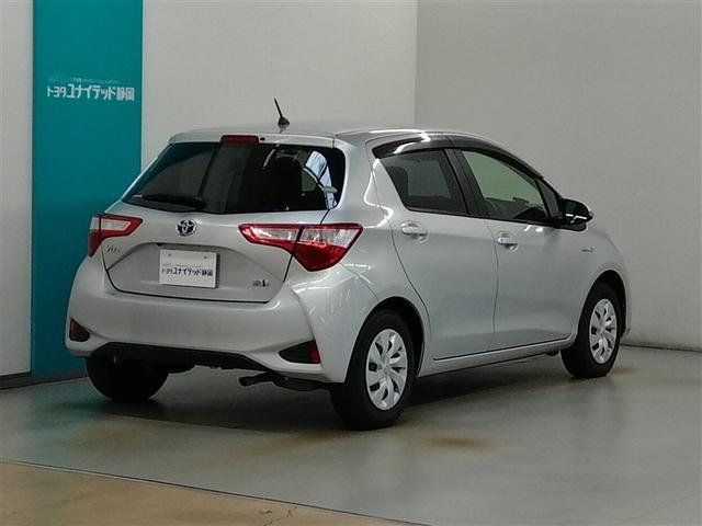 ヴィッツ ハイブリッドＦ　ハイブリッド　衝突被害軽減システム　横滑り防止機能　ＡＢＳ　エアバッグ　盗難防止装置　ナビ　バックカメラ　ＥＴＣ　ミュージックプレイヤー接続可　スマートキー　キーレス　フル装備　オートマ（2枚目）