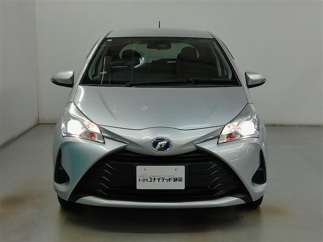 ヴィッツ ハイブリッドＦ　ハイブリッド　衝突被害軽減システム　横滑り防止機能　ＡＢＳ　エアバッグ　盗難防止装置　ナビ　バックカメラ　ＥＴＣ　ミュージックプレイヤー接続可　スマートキー　キーレス　フル装備　オートマ（5枚目）