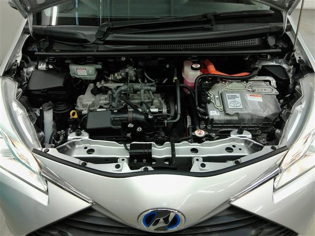 ヴィッツ ハイブリッドＦ　ハイブリッド　衝突被害軽減システム　横滑り防止機能　ＡＢＳ　エアバッグ　盗難防止装置　ナビ　バックカメラ　ＥＴＣ　ミュージックプレイヤー接続可　スマートキー　キーレス　フル装備　オートマ（8枚目）