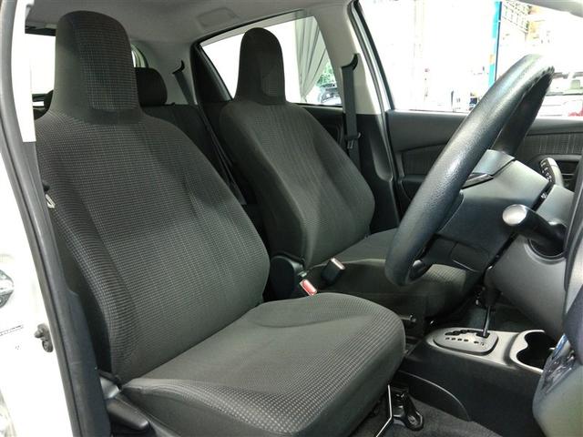 ヴィッツ ハイブリッドＦ　ハイブリッド　衝突被害軽減システム　横滑り防止機能　ＡＢＳ　エアバッグ　盗難防止装置　ナビ　バックカメラ　ＥＴＣ　ミュージックプレイヤー接続可　スマートキー　キーレス　フル装備　オートマ（11枚目）