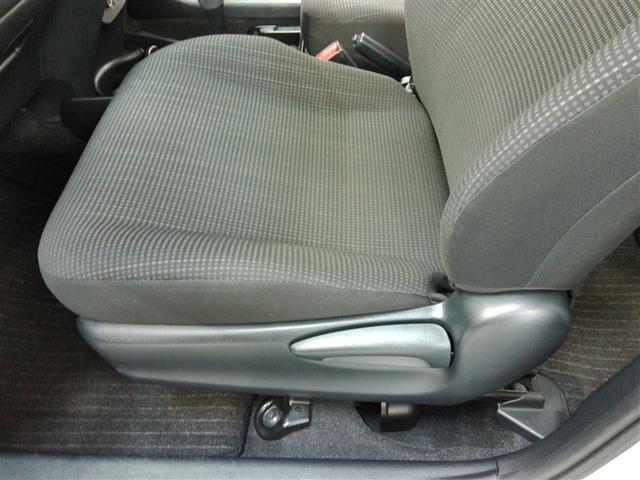 ヴィッツ ハイブリッドＦ　ハイブリッド　衝突被害軽減システム　横滑り防止機能　ＡＢＳ　エアバッグ　盗難防止装置　ナビ　バックカメラ　ＥＴＣ　ミュージックプレイヤー接続可　スマートキー　キーレス　フル装備　オートマ（15枚目）