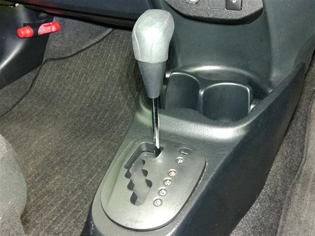 ヴィッツ ハイブリッドＦ　ハイブリッド　衝突被害軽減システム　横滑り防止機能　ＡＢＳ　エアバッグ　盗難防止装置　ナビ　バックカメラ　ＥＴＣ　ミュージックプレイヤー接続可　スマートキー　キーレス　フル装備　オートマ（28枚目）