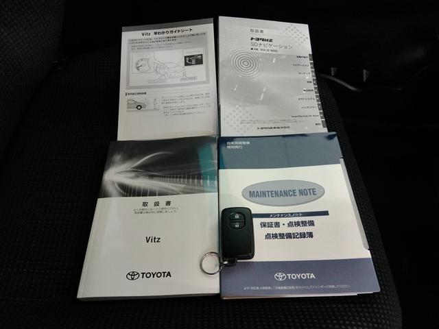 ヴィッツ ハイブリッドＦ　ハイブリッド　衝突被害軽減システム　横滑り防止機能　ＡＢＳ　エアバッグ　盗難防止装置　ナビ　バックカメラ　ＥＴＣ　ミュージックプレイヤー接続可　スマートキー　キーレス　フル装備　オートマ（38枚目）