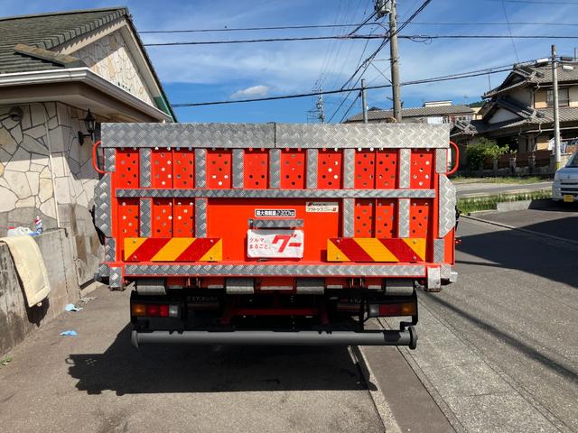キャンター 　積載車セルフローダー　極東フラトップＺＥＲＯ－ＩＩ　８ｃｈリモコン　３．０Ｄターボ　　　車線逸脱警報装置　２．３ｔ積み　油圧ゲート　　外装カスタム（19枚目）