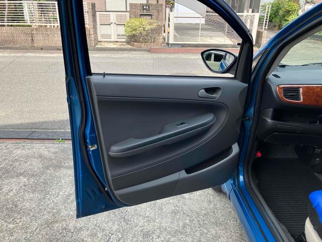 Ｒ２ Ｓ　スーパーチャージャー　ＥＴＣ　ナビ　キーレスエントリー　電動格納ミラー　ＣＶＴ　ＡＢＳ　Ｂｌｕｅｔｏｏｔｈ　アルミホイール　衝突安全ボディ　エアコン　パワーステアリング　パワーウィンドウ（25枚目）