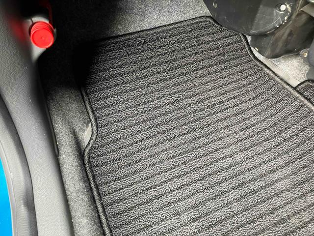 Ｒ２ Ｓ　スーパーチャージャー　ＥＴＣ　ナビ　キーレスエントリー　電動格納ミラー　ＣＶＴ　ＡＢＳ　Ｂｌｕｅｔｏｏｔｈ　アルミホイール　衝突安全ボディ　エアコン　パワーステアリング　パワーウィンドウ（26枚目）