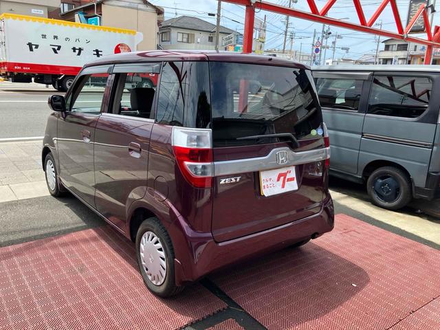 ゼスト Ｄ　スマートキー　電動格納ミラー　ベンチシート　ＡＴ　盗難防止システム　ＡＢＳ　ＣＤ　ミュージックプレイヤー接続可　衝突安全ボディ　エアコン　パワーステアリング　パワーウィンドウ（16枚目）