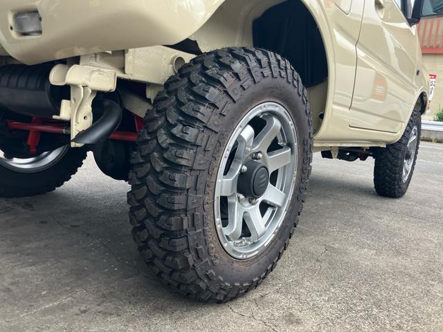 ジムニー XC リフトアップ マッドタイヤ アルミホイール オールペイント 社外テール 社外バンパー 5速マニュアル 4WD ターボ 5MT(12枚目)
