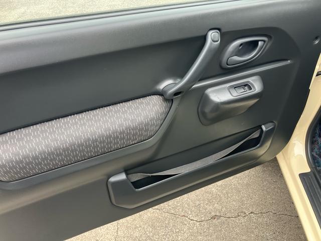 ジムニー XC リフトアップ マッドタイヤ アルミホイール オールペイント 社外テール 社外バンパー 5速マニュアル 4WD ターボ 5MT(31枚目)