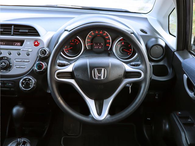 G ワンオーナー 禁煙車 純正オーディオ 1年保証付き キーレス 走行2万キロ台 浜松フィット 浜松コンパクトカー 浜松中古車(16枚目)