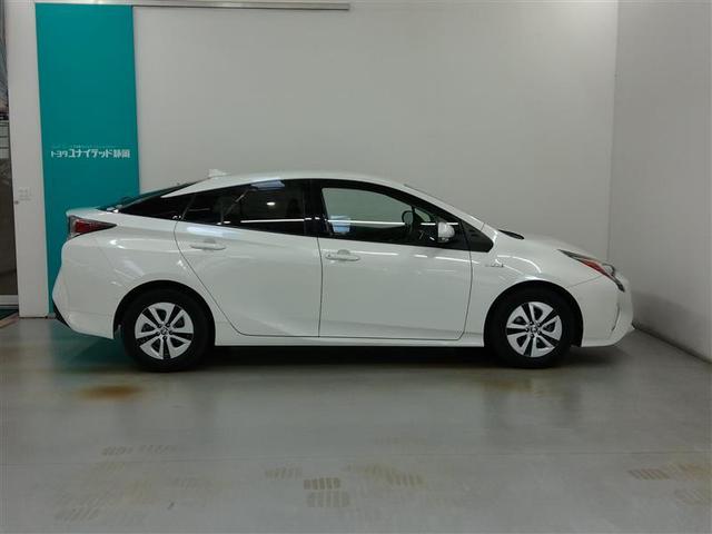 プリウス Ａ　ハイブリッド　ワンオーナー　安全装備　衝突被害軽減システム　横滑り防止機能　ＡＢＳ　エアバッグ　オートクルーズコントロール　盗難防止装置　バックカメラ　ＥＴＣ　ドラレコ　ミュージックプレイヤー接続可（8枚目）