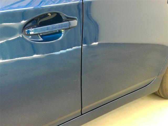 プリウス Ｇツーリングセレクション　ハイブリッド　ワンオーナー　安全装備　横滑り防止機能　ＡＢＳ　エアバッグ　オートクルーズコントロール　盗難防止装置　ナビ　バックカメラ　ＥＴＣ　ミュージックプレイヤー接続可　ＣＤ　スマートキー（7枚目）