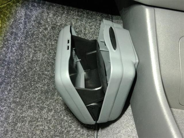 プリウス Ｇツーリングセレクション　ハイブリッド　ワンオーナー　安全装備　横滑り防止機能　ＡＢＳ　エアバッグ　オートクルーズコントロール　盗難防止装置　ナビ　バックカメラ　ＥＴＣ　ミュージックプレイヤー接続可　ＣＤ　スマートキー（14枚目）