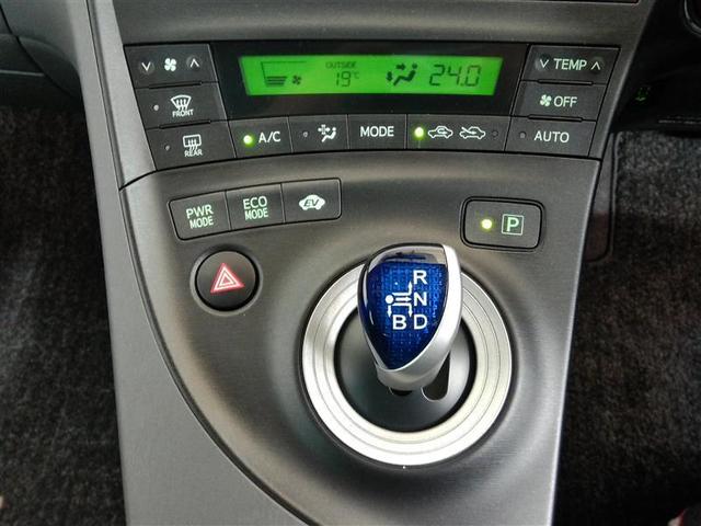 プリウス Ｇツーリングセレクション　ハイブリッド　ワンオーナー　安全装備　横滑り防止機能　ＡＢＳ　エアバッグ　オートクルーズコントロール　盗難防止装置　ナビ　バックカメラ　ＥＴＣ　ミュージックプレイヤー接続可　ＣＤ　スマートキー（19枚目）