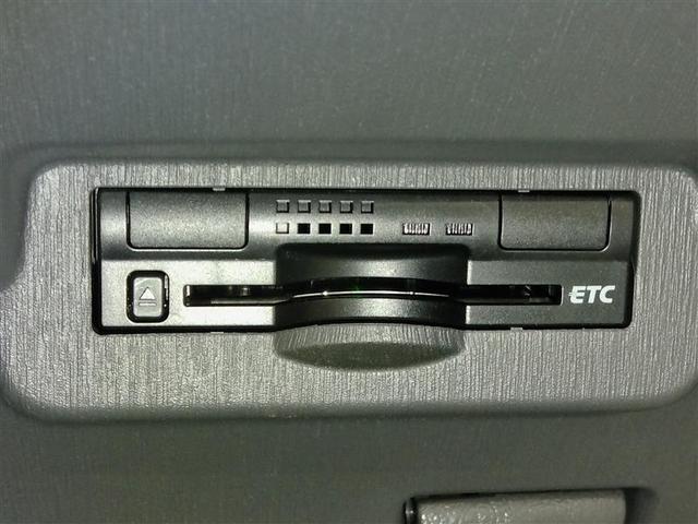 プリウスアルファ Ｓ　ハイブリッド　ワンオーナー　安全装備　横滑り防止機能　ＡＢＳ　エアバッグ　盗難防止装置　バックカメラ　ＥＴＣ　ミュージックプレイヤー接続可　ＣＤ　スマートキー　キーレス　フル装備　アルミホイール（14枚目）