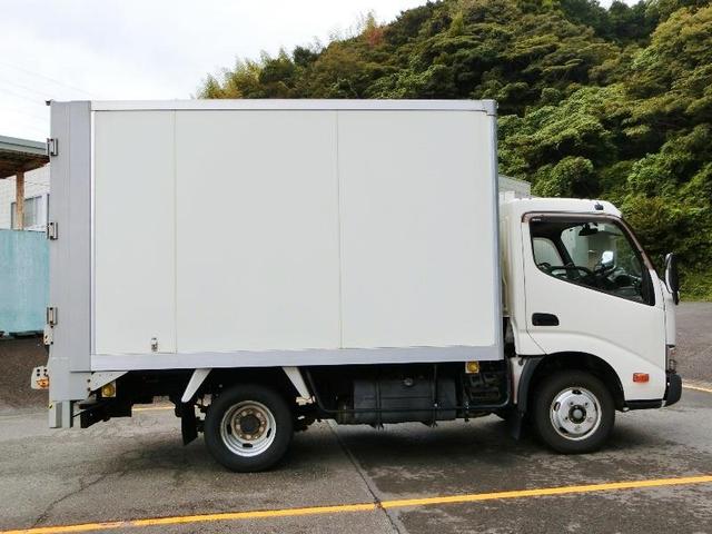 ダイナトラック ベースグレード　横滑り防止機能　ＡＢＳ　エアバッグ　アイドリングストップ　ＥＴＣ　ミュージックプレイヤー接続可　ＣＤ　フル装備　オートマ（7枚目）