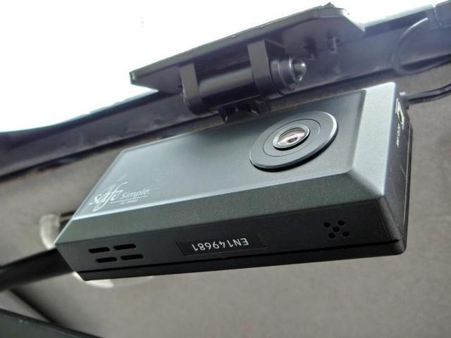 ダイナトラック ベースグレード　横滑り防止機能　ＡＢＳ　エアバッグ　アイドリングストップ　ＥＴＣ　ミュージックプレイヤー接続可　ＣＤ　フル装備　オートマ（11枚目）