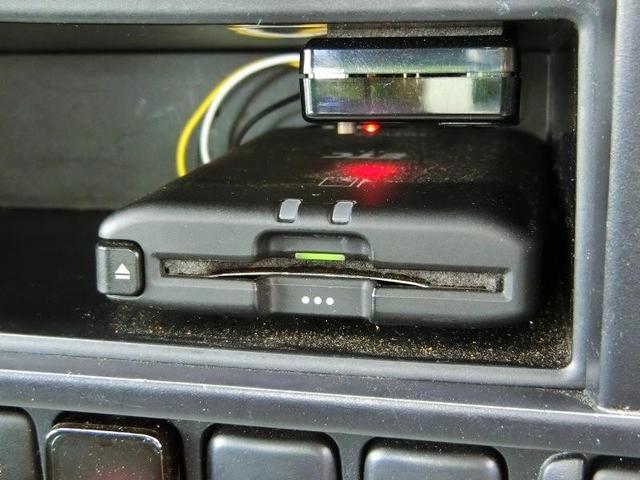 ダイナトラック ベースグレード　横滑り防止機能　ＡＢＳ　エアバッグ　アイドリングストップ　ＥＴＣ　ミュージックプレイヤー接続可　ＣＤ　フル装備　オートマ（12枚目）