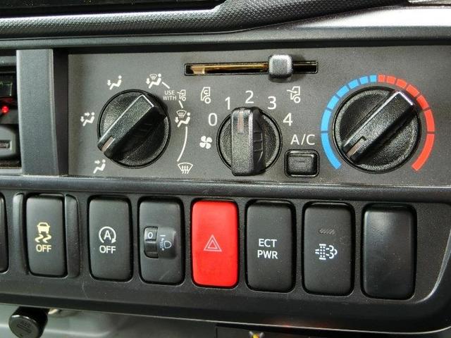 ダイナトラック ベースグレード　横滑り防止機能　ＡＢＳ　エアバッグ　アイドリングストップ　ＥＴＣ　ミュージックプレイヤー接続可　ＣＤ　フル装備　オートマ（13枚目）