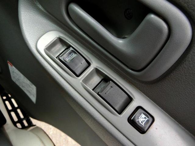 ダイナトラック ベースグレード　横滑り防止機能　ＡＢＳ　エアバッグ　アイドリングストップ　ＥＴＣ　ミュージックプレイヤー接続可　ＣＤ　フル装備　オートマ（19枚目）