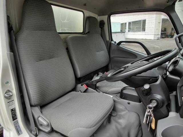 ダイナトラック ベースグレード　横滑り防止機能　ＡＢＳ　エアバッグ　アイドリングストップ　ＥＴＣ　ミュージックプレイヤー接続可　ＣＤ　フル装備　オートマ（20枚目）