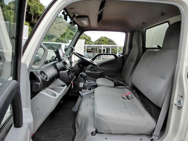 ダイナトラック ベースグレード　横滑り防止機能　ＡＢＳ　エアバッグ　アイドリングストップ　ＥＴＣ　ミュージックプレイヤー接続可　ＣＤ　フル装備　オートマ（22枚目）