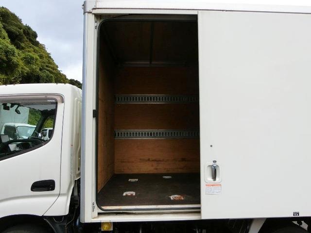 ダイナトラック ベースグレード　横滑り防止機能　ＡＢＳ　エアバッグ　アイドリングストップ　ＥＴＣ　ミュージックプレイヤー接続可　ＣＤ　フル装備　オートマ（28枚目）