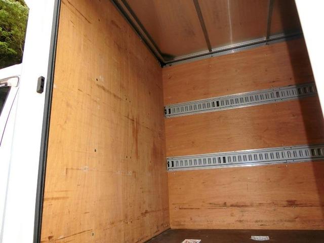 ダイナトラック ベースグレード　横滑り防止機能　ＡＢＳ　エアバッグ　アイドリングストップ　ＥＴＣ　ミュージックプレイヤー接続可　ＣＤ　フル装備　オートマ（29枚目）