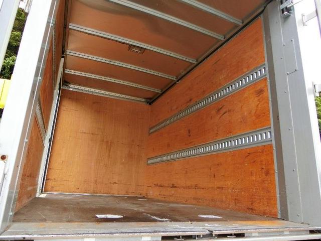 ダイナトラック ベースグレード　横滑り防止機能　ＡＢＳ　エアバッグ　アイドリングストップ　ＥＴＣ　ミュージックプレイヤー接続可　ＣＤ　フル装備　オートマ（30枚目）