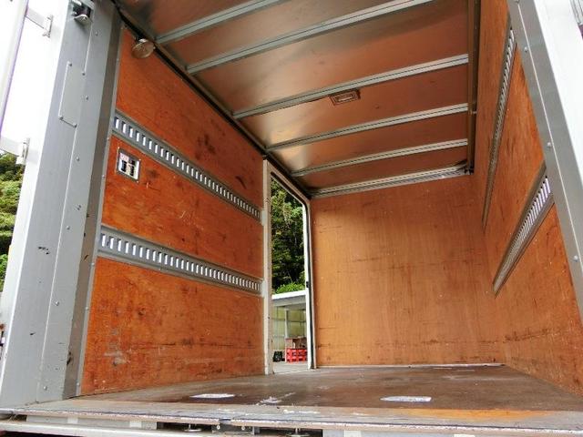 ダイナトラック ベースグレード　横滑り防止機能　ＡＢＳ　エアバッグ　アイドリングストップ　ＥＴＣ　ミュージックプレイヤー接続可　ＣＤ　フル装備　オートマ（31枚目）