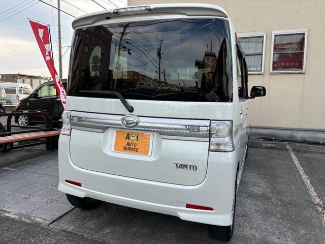 タント カスタムＲＳ　車検　２年　付き　　左後ろ電動スライドドア　１５インチ純正アルミホイール　国産タイヤ　スマートキー（合鍵なし）　社外オーディオ　ドアバイザー　フロアマット（11枚目）