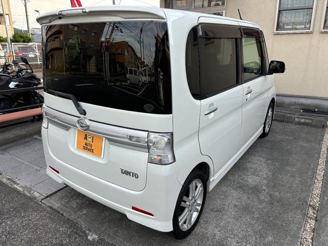 タント カスタムＲＳ　車検　２年　付き　　左後ろ電動スライドドア　１５インチ純正アルミホイール　国産タイヤ　スマートキー（合鍵なし）　社外オーディオ　ドアバイザー　フロアマット（12枚目）