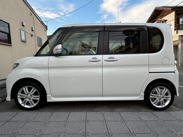 タント カスタムＲＳ　車検　２年　付き　　左後ろ電動スライドドア　１５インチ純正アルミホイール　国産タイヤ　スマートキー（合鍵なし）　社外オーディオ　ドアバイザー　フロアマット（19枚目）