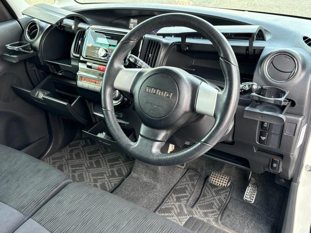 タント カスタムＲＳ　車検　２年　付き　　左後ろ電動スライドドア　１５インチ純正アルミホイール　国産タイヤ　スマートキー（合鍵なし）　社外オーディオ　ドアバイザー　フロアマット（32枚目）