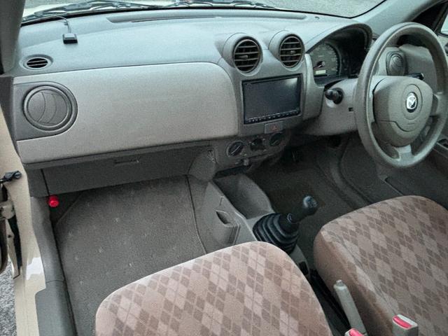 キャロル GII 車検 2年 付き ワンオーナー ナビ ワンセグ 5速マニュアル 5MT 13インチ社外アルミホイール 国産タイヤ 記録簿 キーレス 電動格納ドアミラー ドアバイザー フロアマット(31枚目)