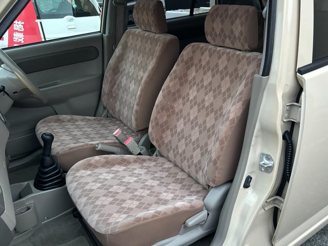 キャロル GII 車検 2年 付き ワンオーナー ナビ ワンセグ 5速マニュアル 5MT 13インチ社外アルミホイール 国産タイヤ 記録簿 キーレス 電動格納ドアミラー ドアバイザー フロアマット(34枚目)