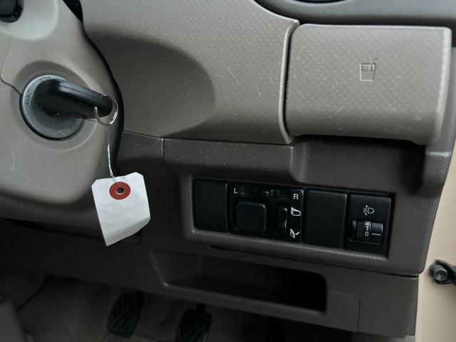 キャロル GII 車検 2年 付き ワンオーナー ナビ ワンセグ 5速マニュアル 5MT 13インチ社外アルミホイール 国産タイヤ 記録簿 キーレス 電動格納ドアミラー ドアバイザー フロアマット(44枚目)