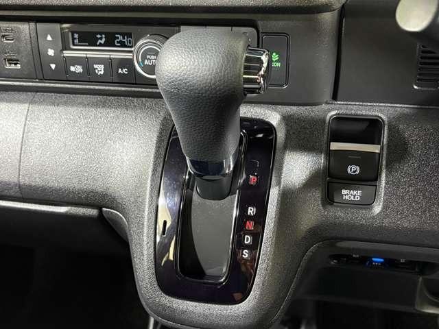 N-BOXカスタム ナビ フルセグ Bカメラ ETC LED AW 両側(電動)スライドドア スマートキー ベンチシート シートヒーター ミュージックプレイヤー接続可 衝突被害軽減ブレーキ レーンキープアシスト(18枚目)