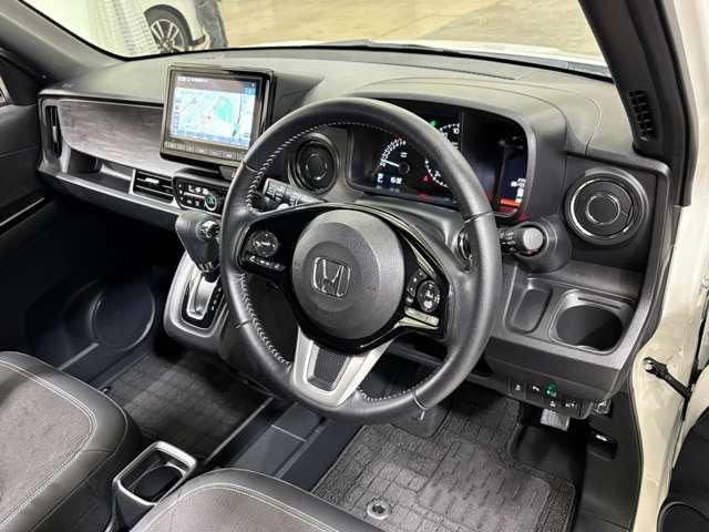 Ｎ－ＯＮＥ プレミアム　ツアラー　ナビ　フルセグ　Ｂカメラ　ＥＴＣ　ＬＥＤ　ＡＷ　ミュージックプレイヤー接続可　シートヒーター　スマートキー　衝突被害軽減ブレーキ（13枚目）