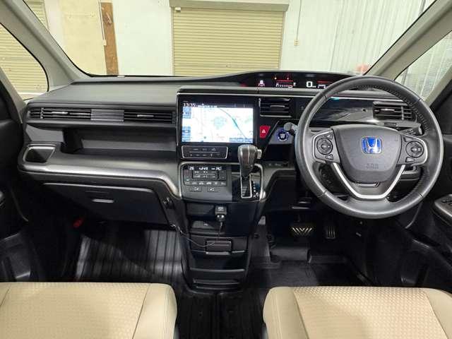 ステップワゴンスパーダ スパーダ・クールスピリット　ホンダセンシングブラスタ　１年間走行距離無制限保証付き　４ＷＤ　ナビ　フルセグ　マルチビューカメラ　ＥＴＣ　ＬＥＤ　ＡＷ　ドライブレコーダー　シートヒーター　３列シート（3枚目）