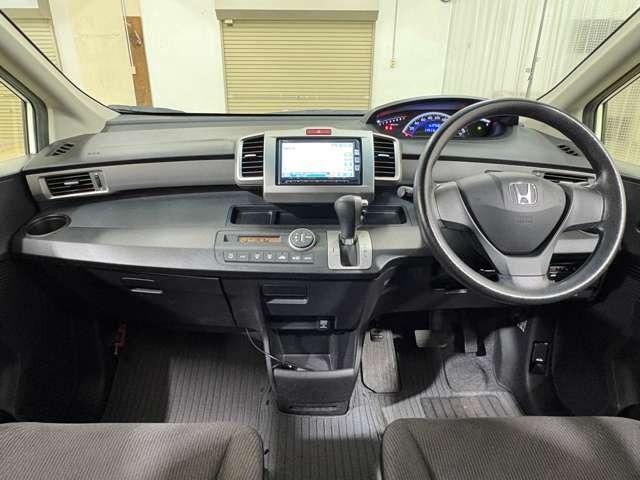 フリード ＧＨ　１年間走行距離無制限保証付き　ナビ　フルセグ　Ｂカメラ　ＥＴＣ　ＨＩＤ　両側（片側のみ電動）スライドドア　スマートキー　３列シート　ウォークスルー　ＤＶＤ　ＣＤ　ミュージックサーバー（3枚目）