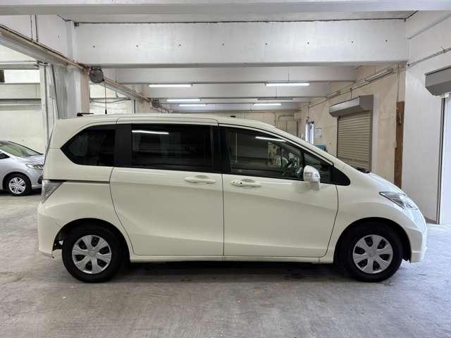 フリード ＧＨ　１年間走行距離無制限保証付き　ナビ　フルセグ　Ｂカメラ　ＥＴＣ　ＨＩＤ　両側（片側のみ電動）スライドドア　スマートキー　３列シート　ウォークスルー　ＤＶＤ　ＣＤ　ミュージックサーバー（7枚目）